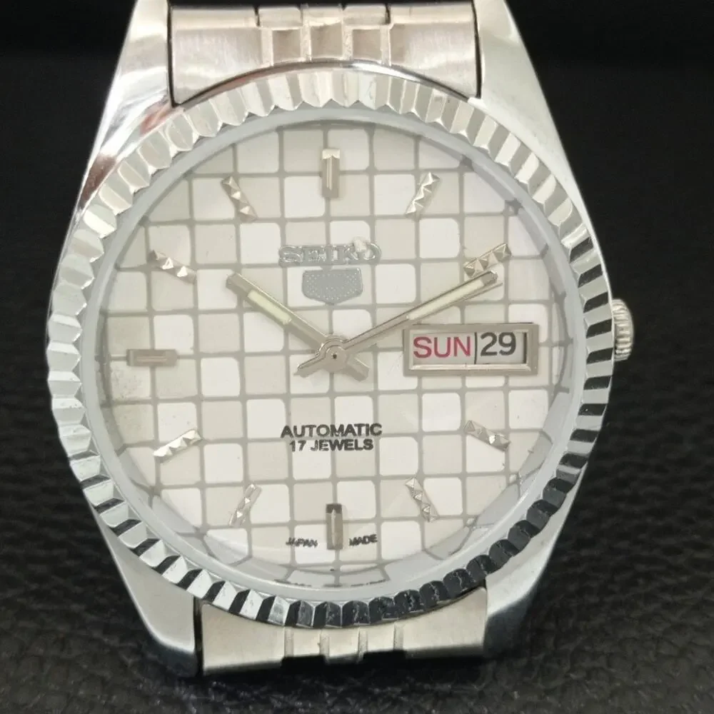 Vintage 1985 Seiko Automatic Mens Silver Watch W/daydate & Silver accents